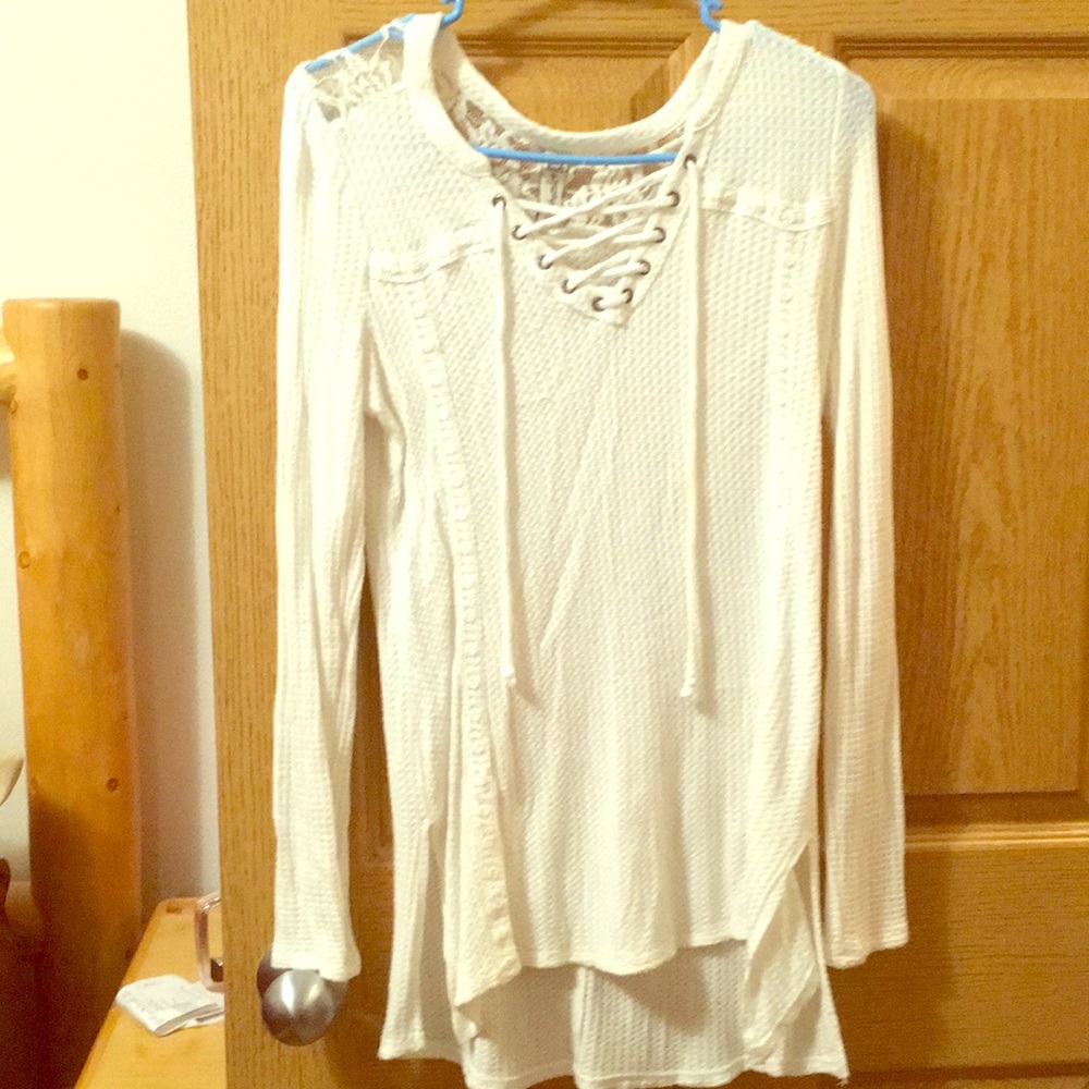 Long sleeve top.